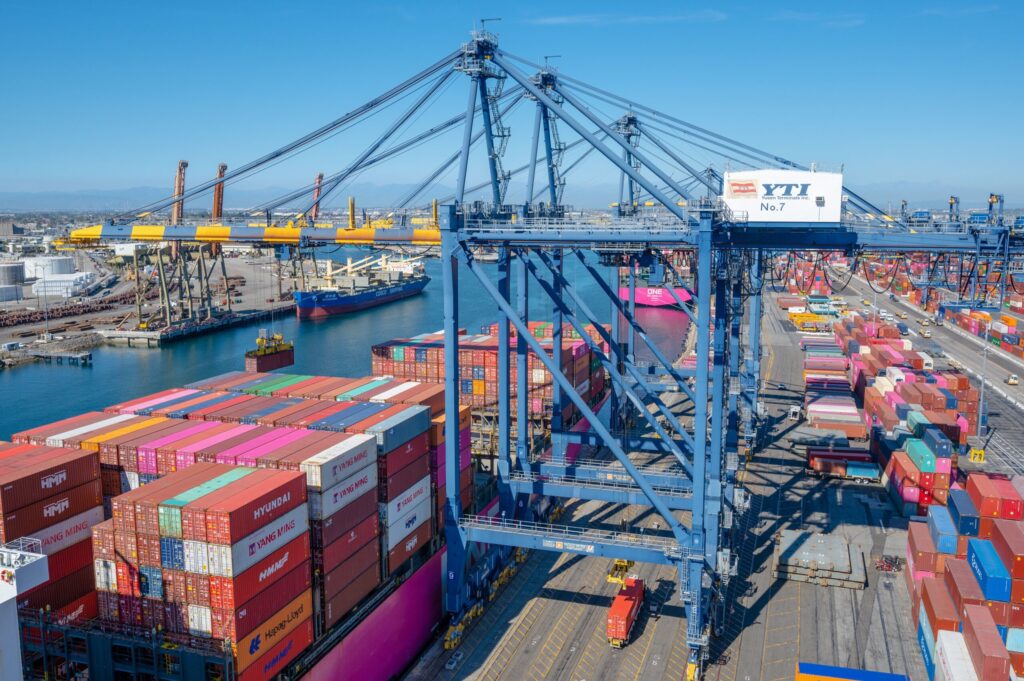 Port of Los Angeles ocean and shipping containers